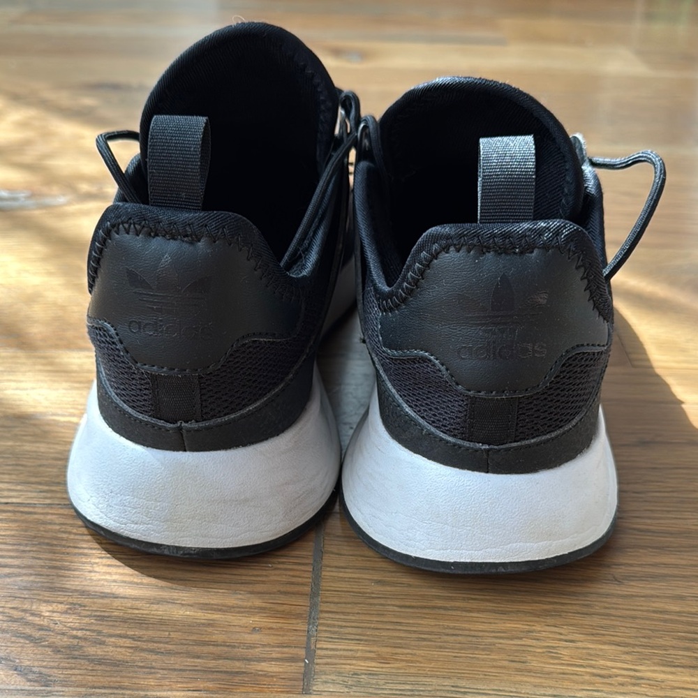 Adidas - Picture 4 of 9